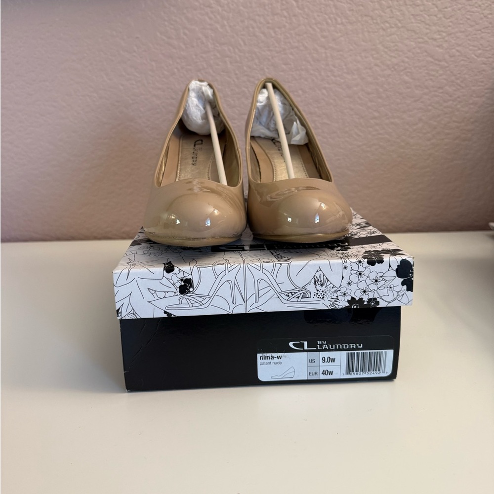 CL by Laundry Women's Tan Wedges
